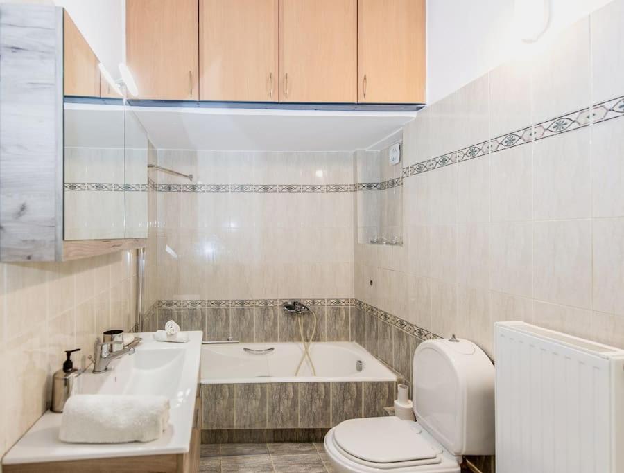 Thano'S Stylish Flat Just 150M To The Beach Farai Exterior photo